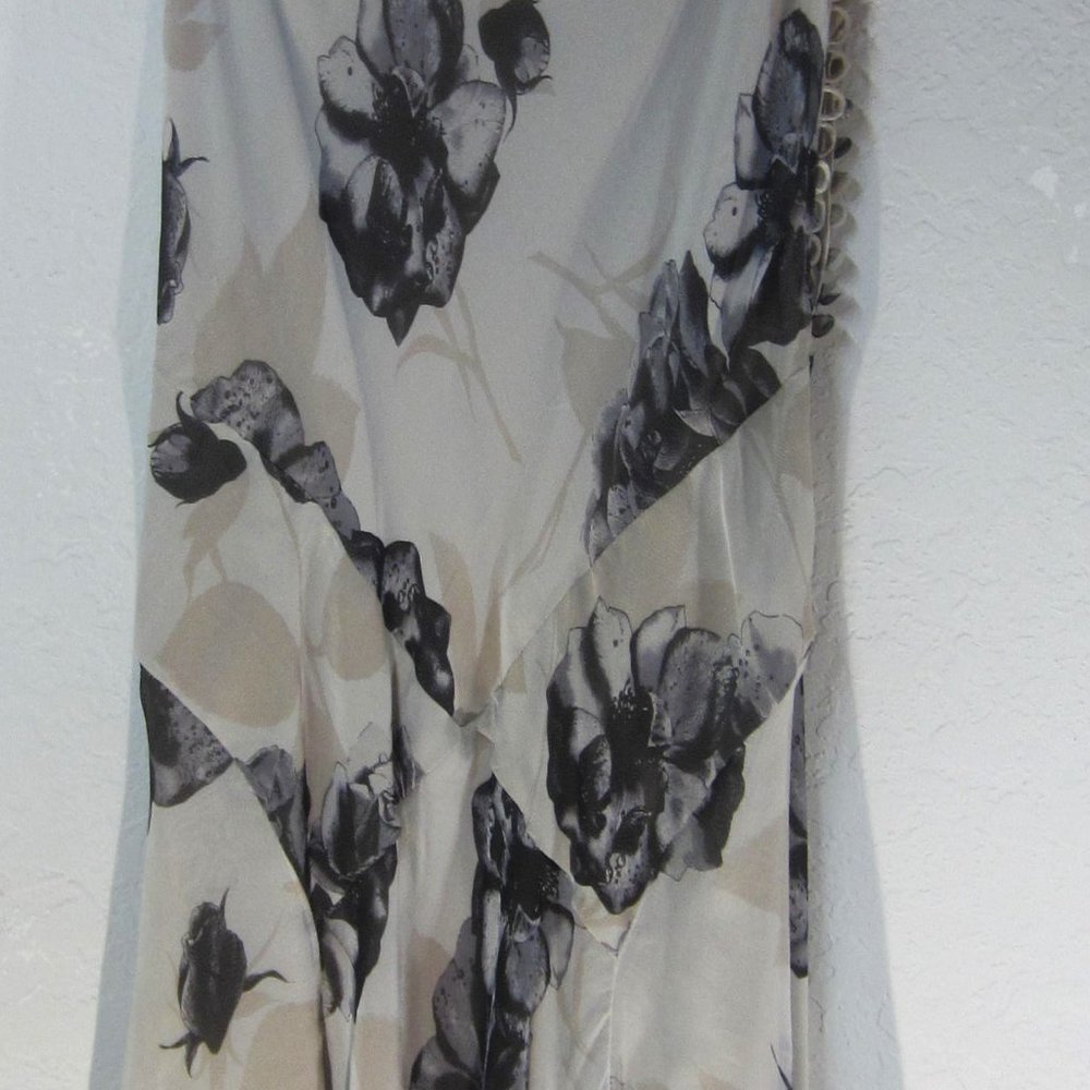 Carmen Marc Valvo Beige and Black Floral Slip Dress - Picture 3 of 8